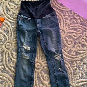 Gently worn Gap maternity jeans in size 25
